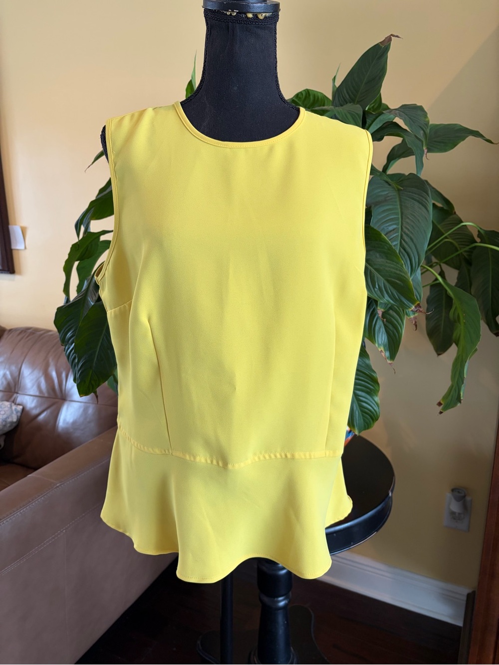 Liz Claiborne bright yellow, sleeveless peplum blouse - size 14